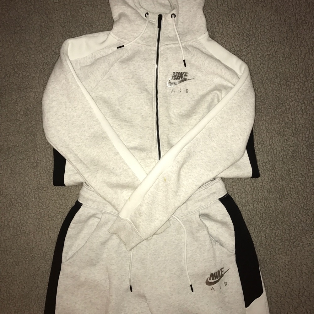NIKE TRACKSUIT